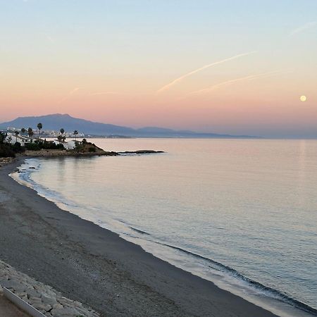 דירות Beachfront, Top Floor Corner 2-Bed, Estepona Paseo מראה חיצוני תמונה